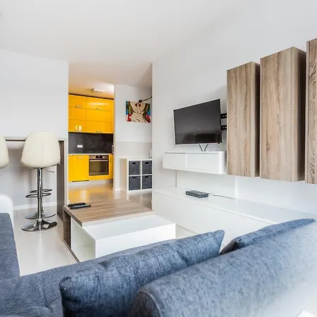 Executive Suites Postepu Apartment *